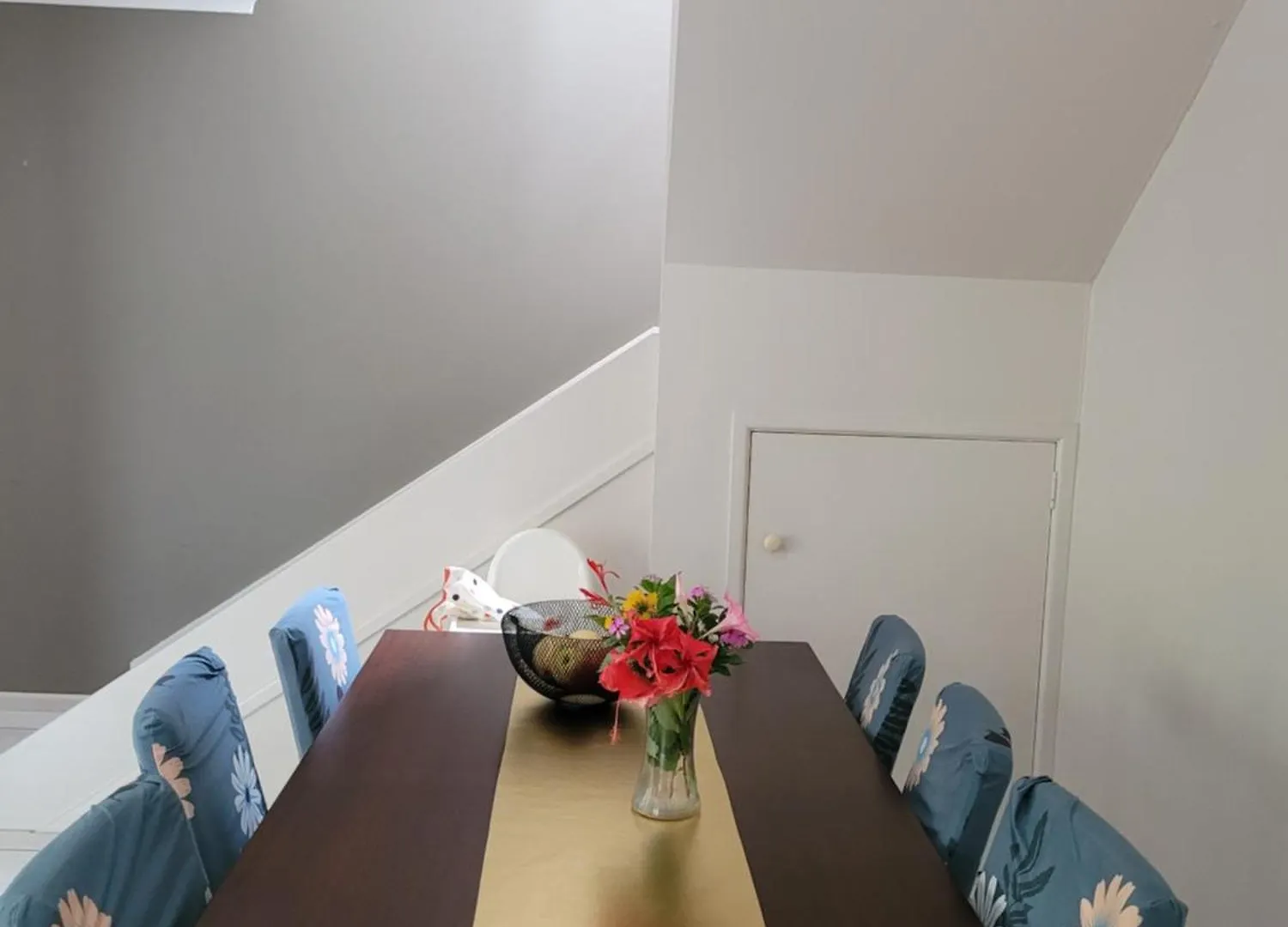 Holiday Style A Downstairs Room In Springwood Qld