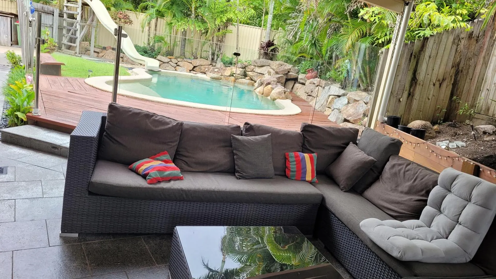 Holiday Style A Downstairs Room In Springwood Qld